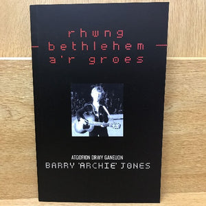 Rhwng Bethlehem a'r Groes - Barry 'Archie' Jones