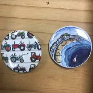 Bathodynnau Traeth a Tractor