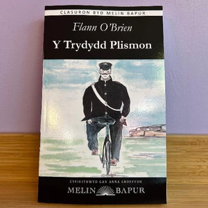 Book cover of 'Y Trydydd Plismon' featuring an illustration of a man on a bicycle, with title and author's name at the top.