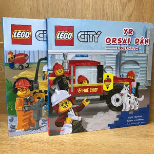 Cyfres Lego City: Llyfr Gwthio, Tynnu a Llithro (Dwyieithog / Bilingual)