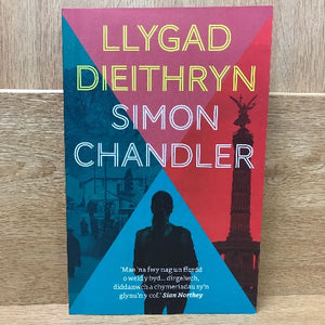 Llygad Dieithryn - Simon Chandler