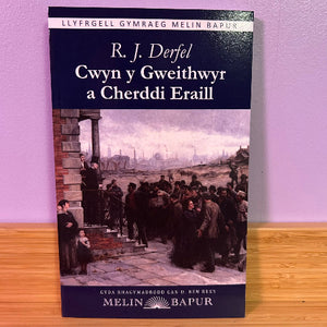Book cover of 'Cwyn y Gweithwyr a Cherddi Eraill' by R.J. Derfel on a purple background