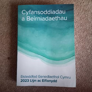 Cyfansoddiadau a Beirniadaethau ail-law