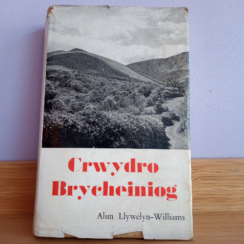 Crwydro Cymru (a thu hwnt)