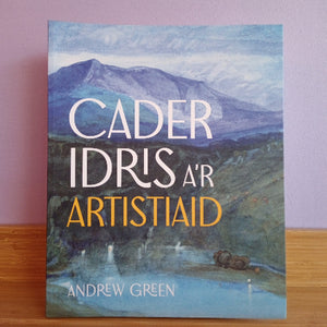 Book cover of 'Cader Idris a'r Artistiaid' by Andrew Green with a mountain landscape illustration.