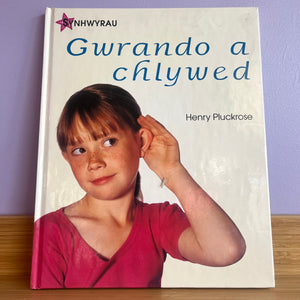 Cyfres Synhwyrau: Gwrando a Chlywed