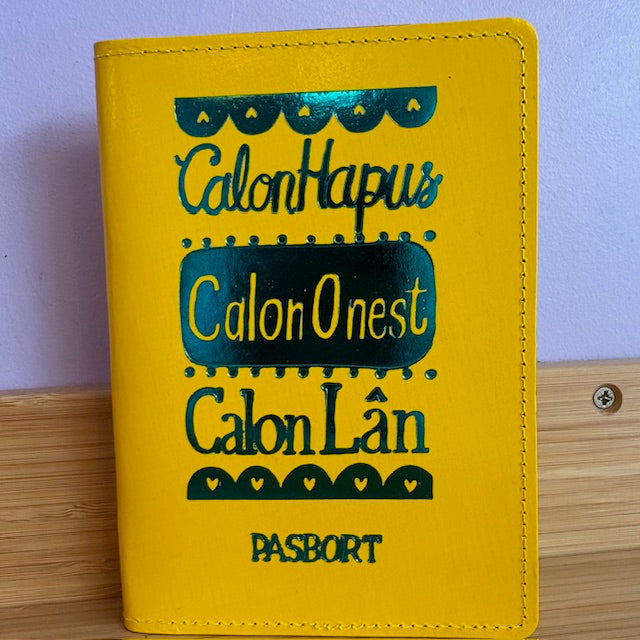 Cloriau Pasbort a Labeli Bagiau Cymraeg
