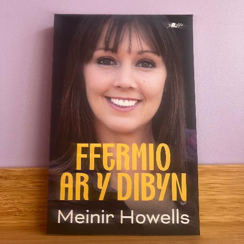 Ffermio ar y Dibyn - Meinir Howells