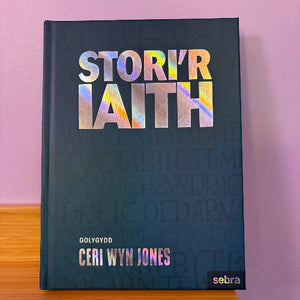 Book titled 'STOR'R IATH' with colorful text on a pink background
