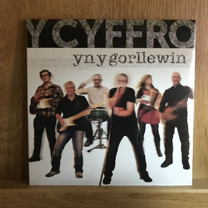 Y Cyffro - Yn Y Gorllewin