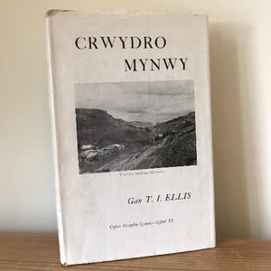 Crwydro Cymru (a thu hwnt)