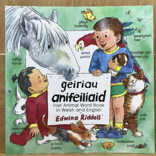 Geiriau Anifeiliaid: First Animal Word Book in Welsh and English