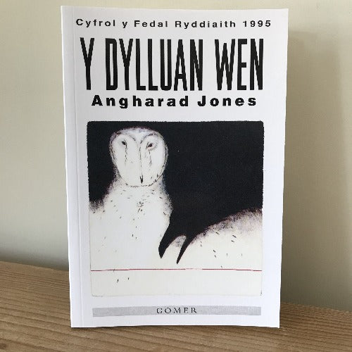 Y Dylluan Wen - Angharad Jones