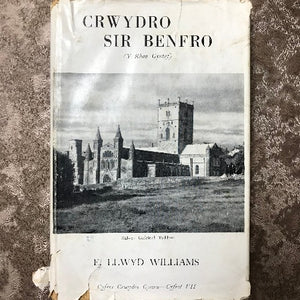 Crwydro Cymru (a thu hwnt)
